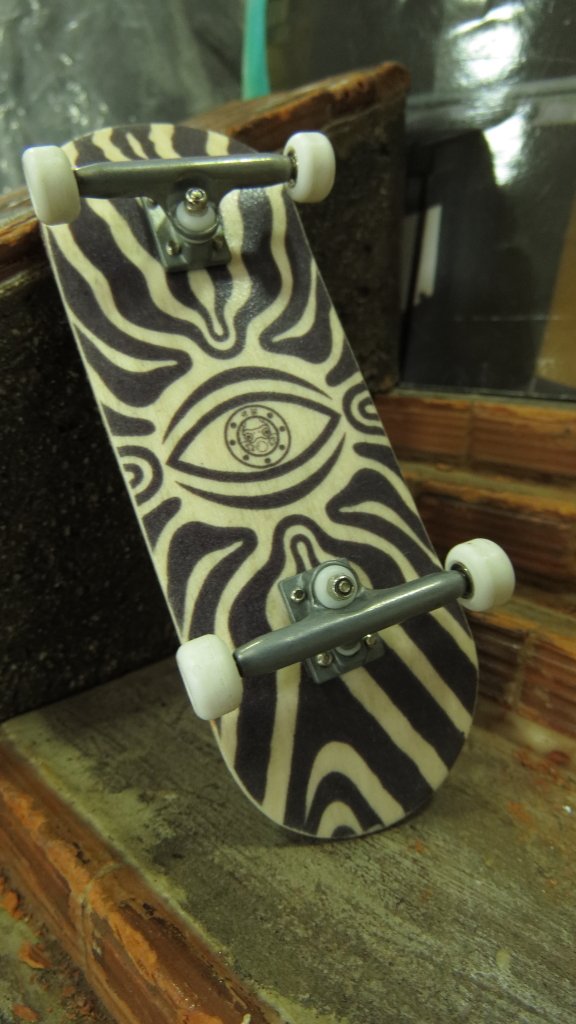 Finger Shibumi Eye